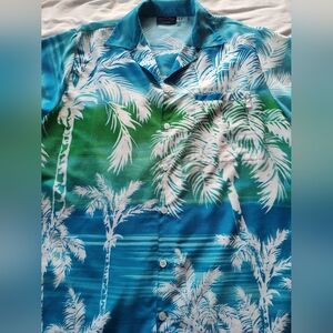 PACIFIC & CO. Men's Button Up Tropical Shirt. Size Medium. Short Sleeves.